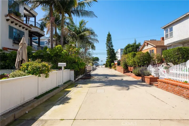 336 10th Street, Manhattan Beach, California 90266