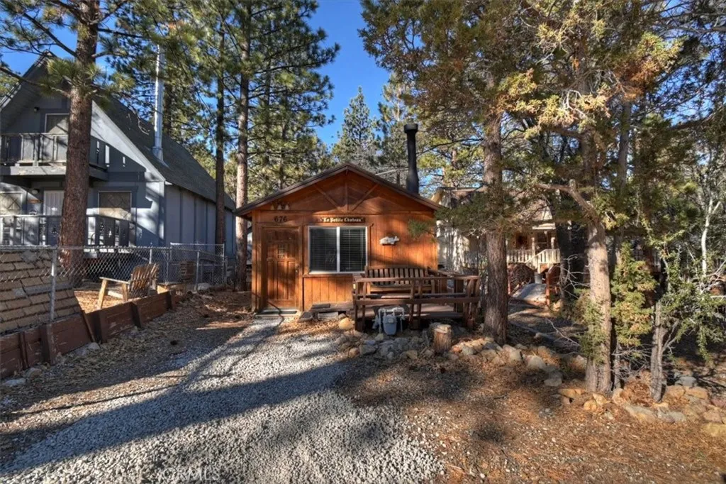 676 Pine Lane, Sugarloaf, California 92386 home-pic-3