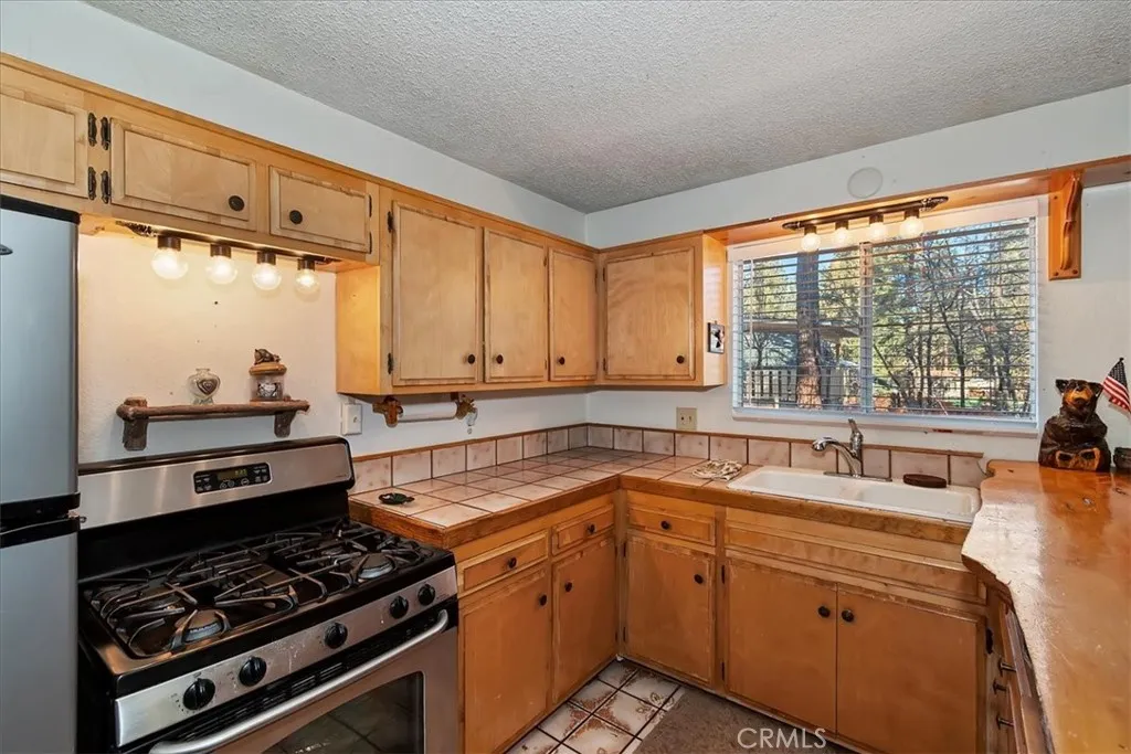 676 Pine Lane, Sugarloaf, California 92386 home-pic-13