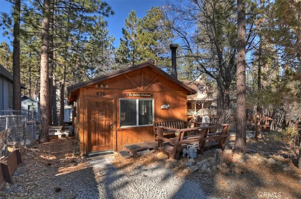 676 Pine Lane, Sugarloaf, California 92386 home-pic-2