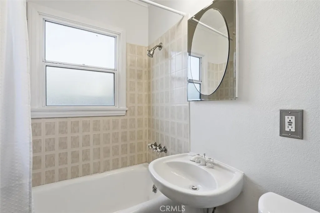 650 Roycroft, Long Beach, California 90814 home-pic-45