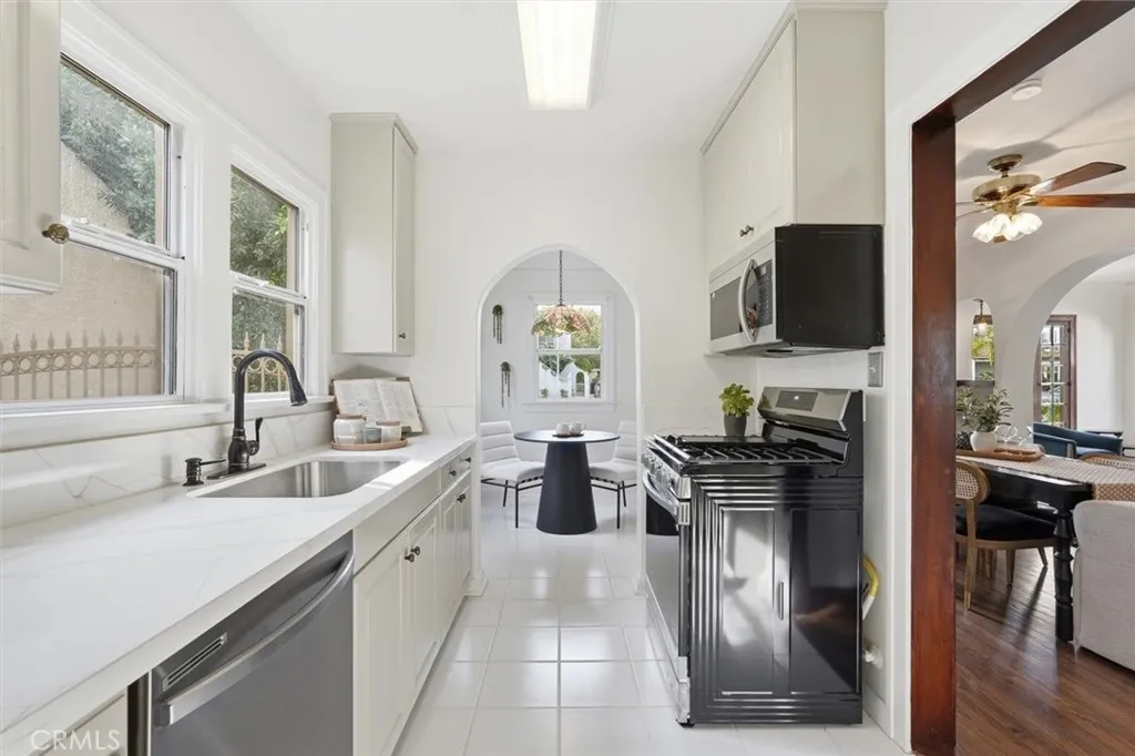 650 Roycroft, Long Beach, California 90814 home-pic-11