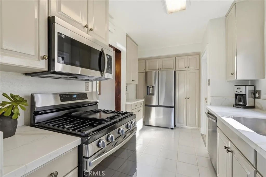 650 Roycroft, Long Beach, California 90814 home-pic-13