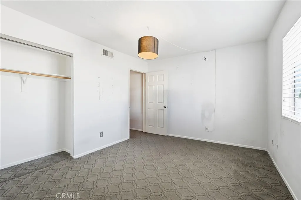 7045 Woodley Avenue 124, Lake Balboa, California 91406 home-pic-18
