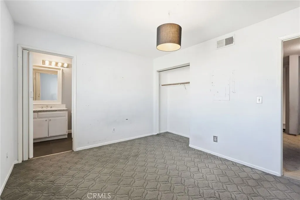 7045 Woodley Avenue 124, Lake Balboa, California 91406 home-pic-19