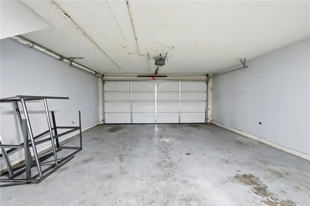 7045 Woodley Avenue 124, Lake Balboa, California 91406 home-pic-21