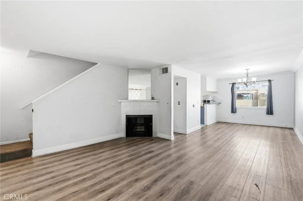 7045 Woodley Avenue 124, Lake Balboa, California 91406 home-pic-4