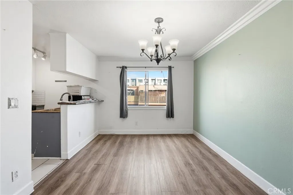 7045 Woodley Avenue 124, Lake Balboa, California 91406 home-pic-6