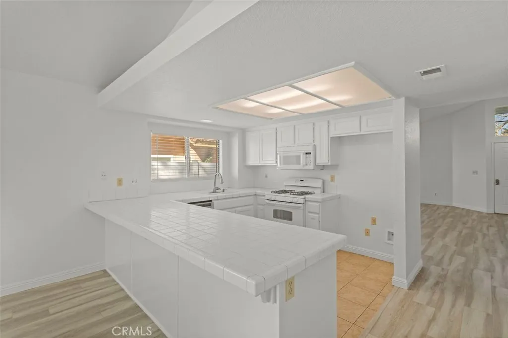 3178 Dogwood Drive, Corona, California 92882 home-pic-7