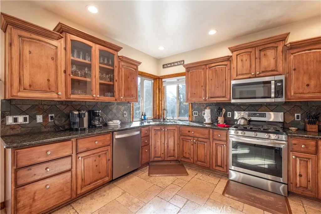 42550 Bear Loop, Big Bear City, California 92314 home-pic-6