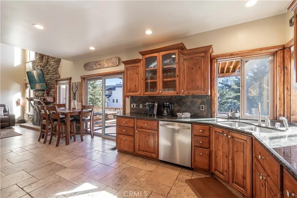 42550 Bear Loop, Big Bear City, California 92314 home-pic-7