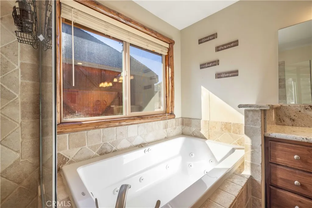 42550 Bear Loop, Big Bear City, California 92314 home-pic-16