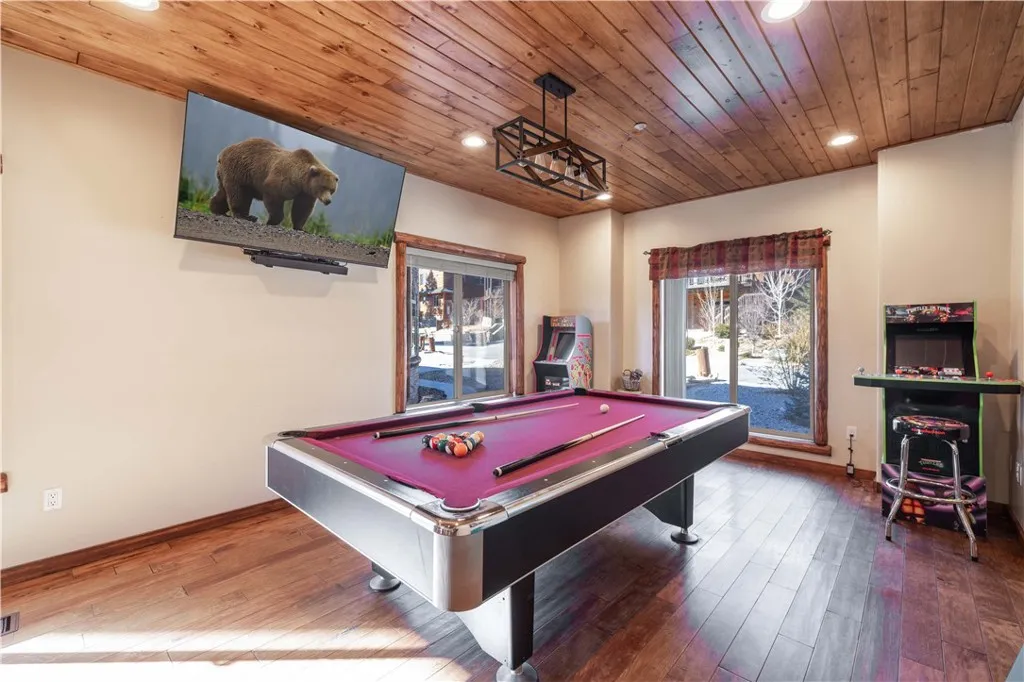 42550 Bear Loop, Big Bear City, California 92314 home-pic-9