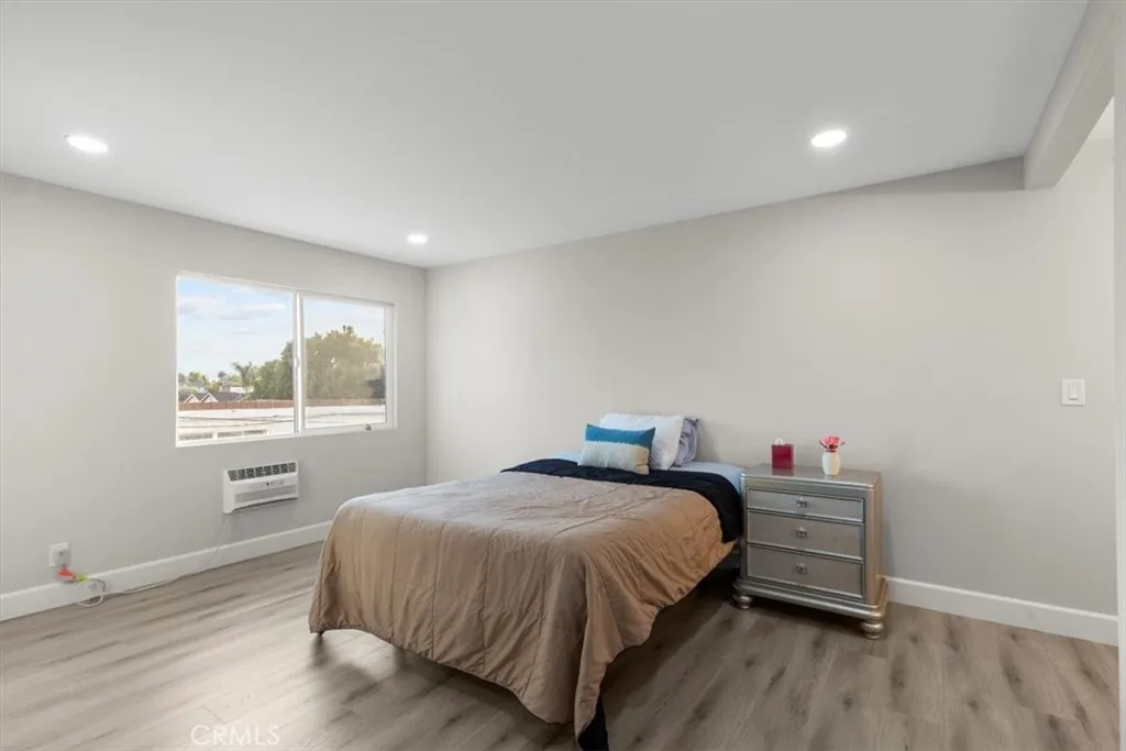 1353 Termino Avenue, Long Beach, California 90804 home-pic-24