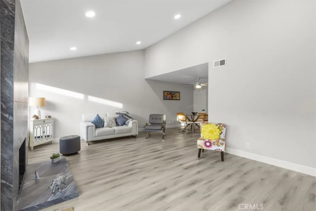 1353 Termino Avenue, Long Beach, California 90804 home-pic-8