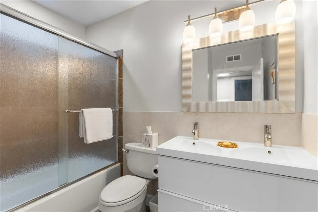 1353 Termino Avenue, Long Beach, California 90804 home-pic-18