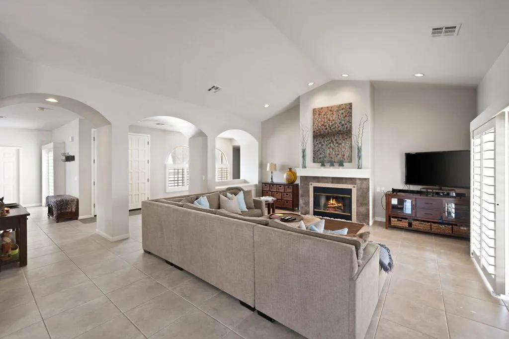 109 Chelsea Circle, Palm Desert, California 92260 home-pic-10