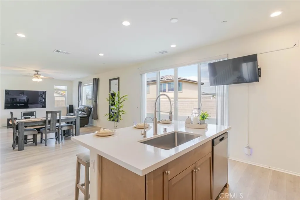 2133 Kettering Street, Lancaster, California 93535 home-pic-8