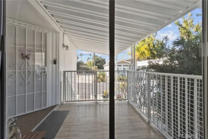 Office view to front door (great sunset view locations)