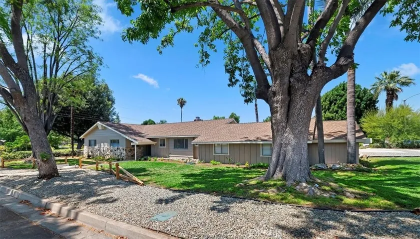 2111 Elsinore Road, Riverside, California 92506