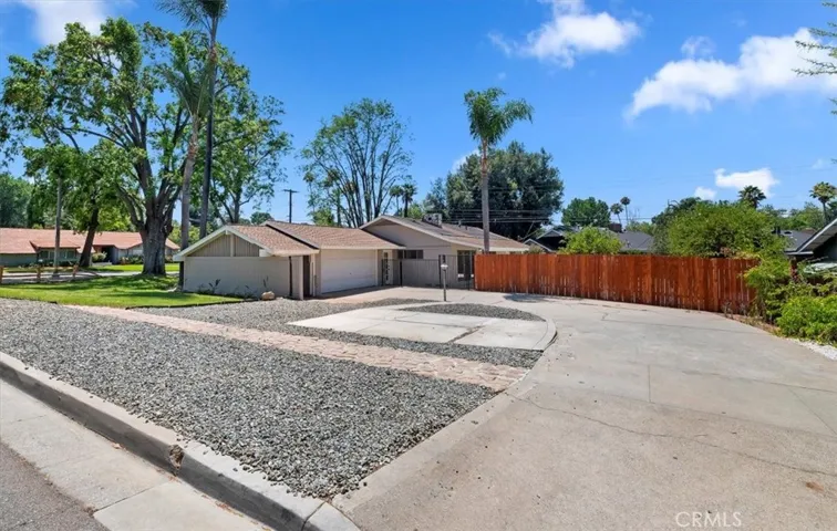 2111 Elsinore Road, Riverside, California 92506