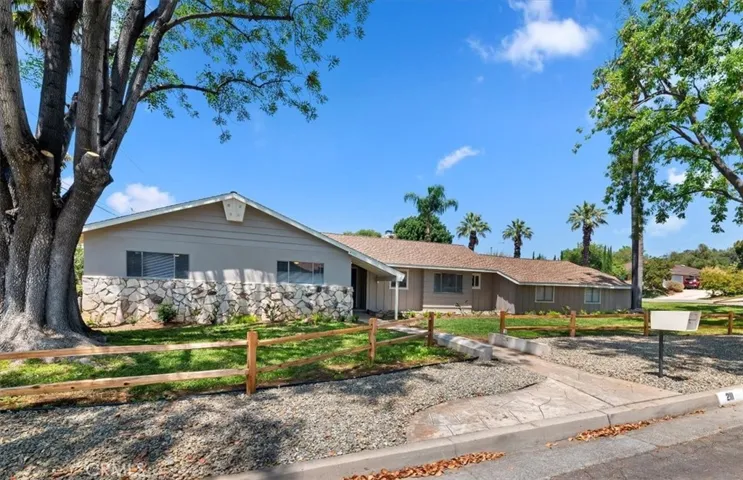 2111 Elsinore Road, Riverside, California 92506