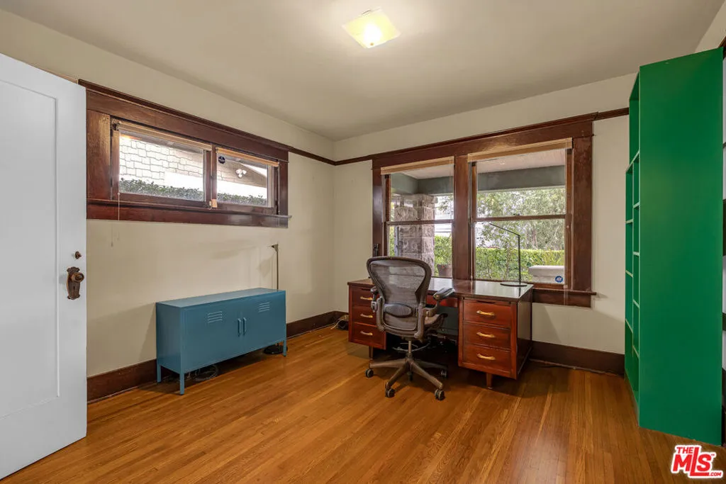 1331 N Cherokee Avenue, Los Angeles, California 90028 home-pic-18