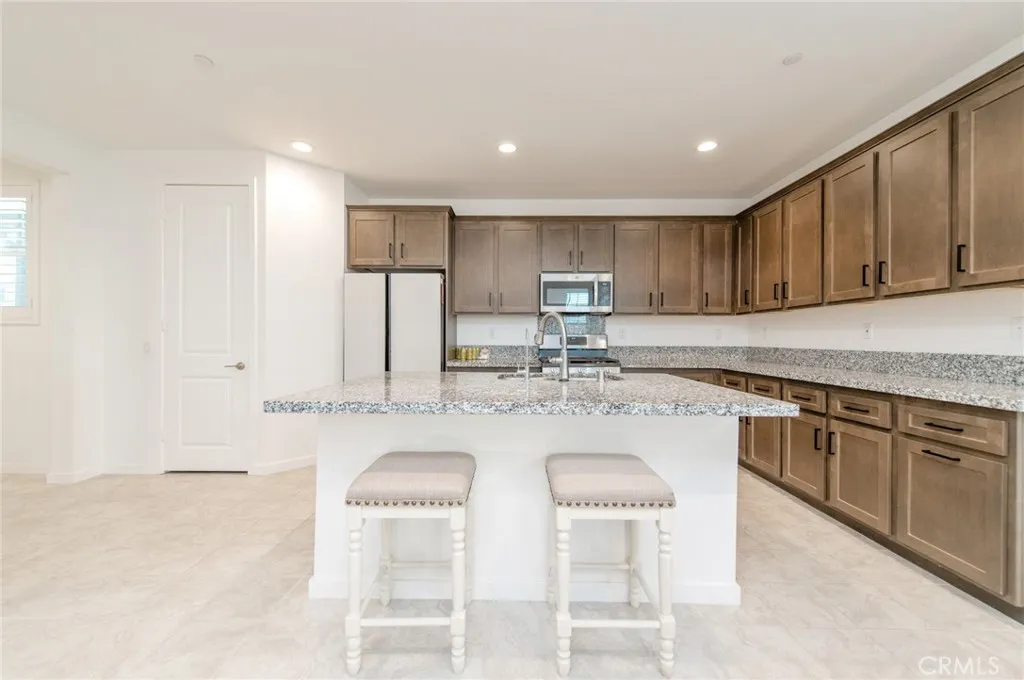 3873 Cranbrook Paseo, Ontario, California 91761 home-pic-9