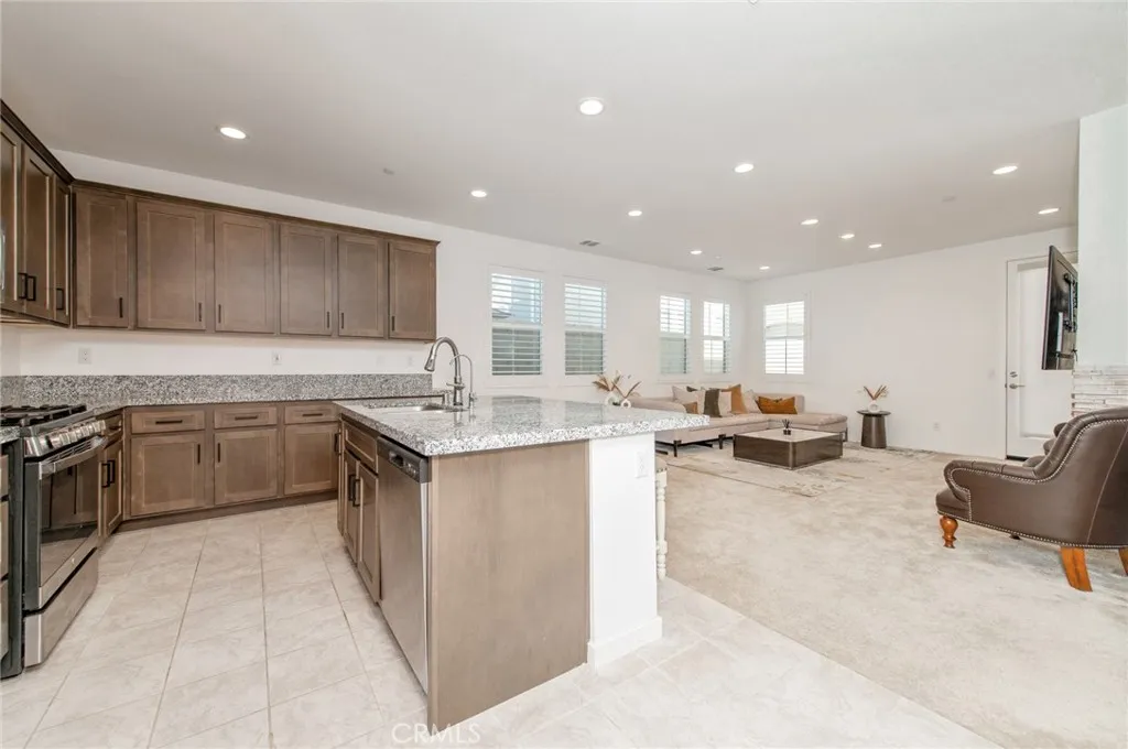 3873 Cranbrook Paseo, Ontario, California 91761 home-pic-7