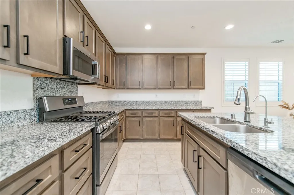 3873 Cranbrook Paseo, Ontario, California 91761 home-pic-8