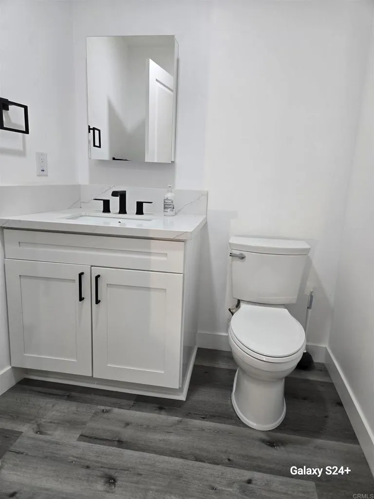 Guest half bathroom - First level -