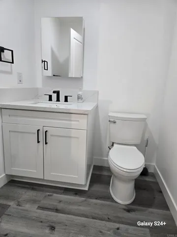 Guest half bathroom - First level -