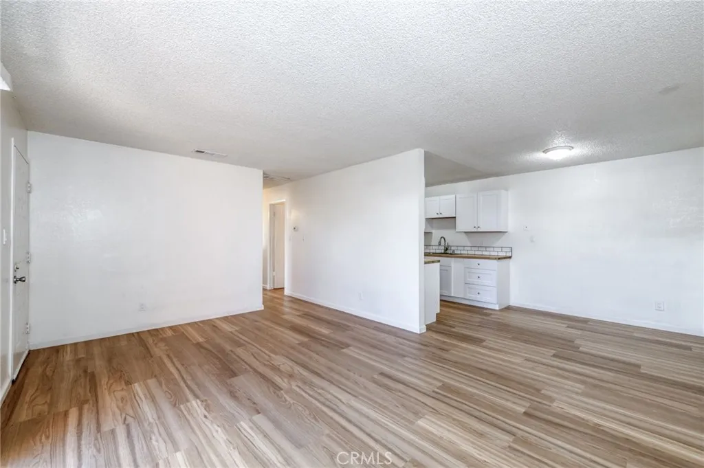 1221 N Peach Avenue 101, Fresno, California 93727 home-pic-13