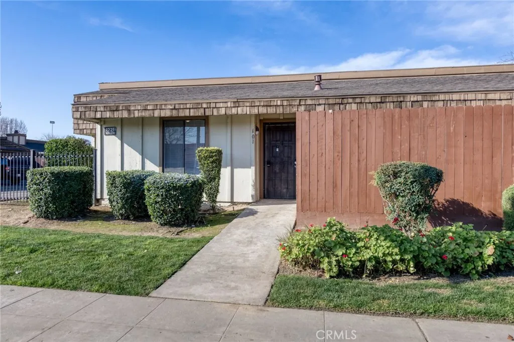 1221 N Peach Avenue 101, Fresno, California 93727 home-pic-3
