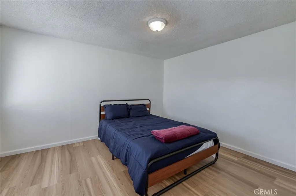 1221 N Peach Avenue 101, Fresno, California 93727 home-pic-16