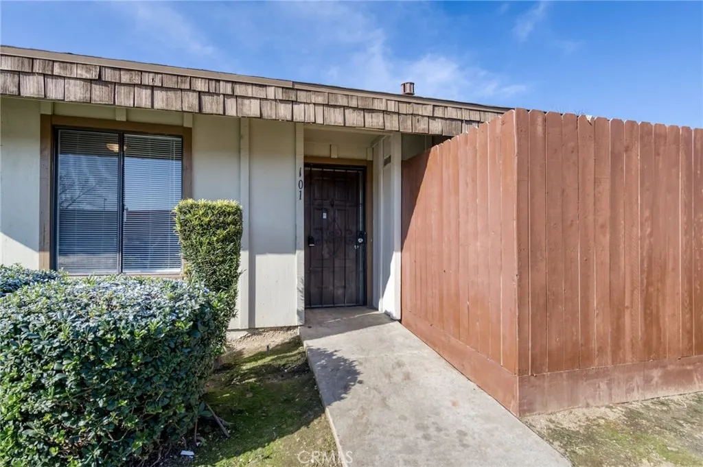 1221 N Peach Avenue 101, Fresno, California 93727 home-pic-5