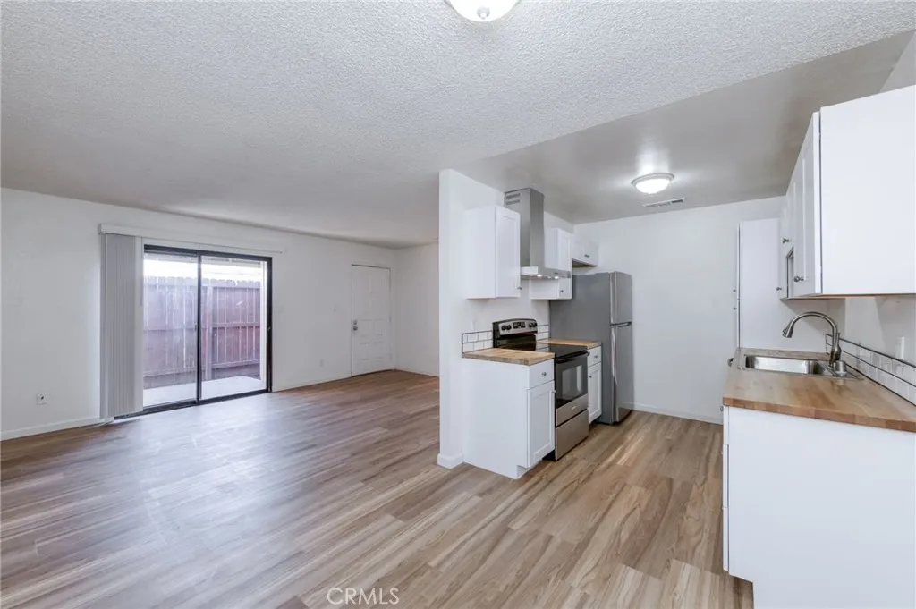 1221 N Peach Avenue 101, Fresno, California 93727 home-pic-12