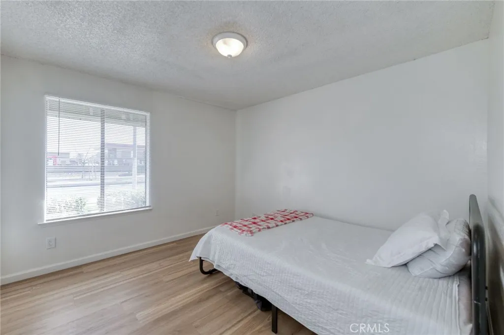 1221 N Peach Avenue 101, Fresno, California 93727 home-pic-15