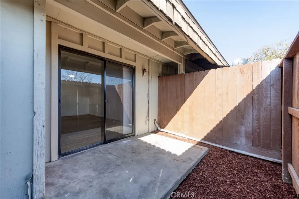 1221 N Peach Avenue 101, Fresno, California 93727 home-pic-19