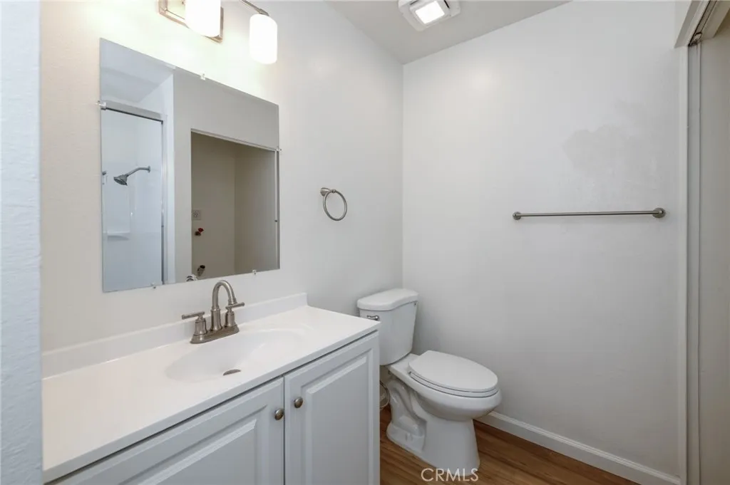1221 N Peach Avenue 101, Fresno, California 93727 home-pic-17