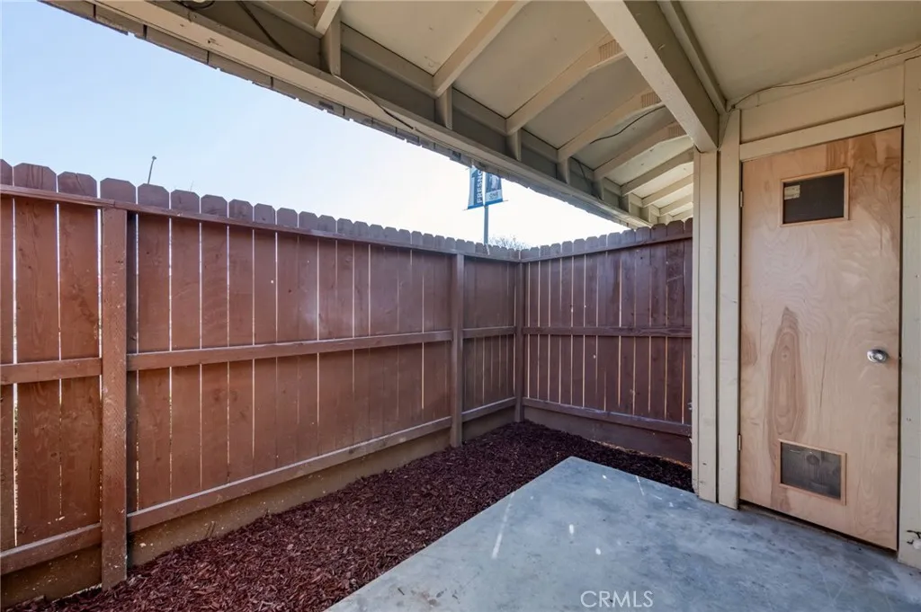 1221 N Peach Avenue 101, Fresno, California 93727 home-pic-20