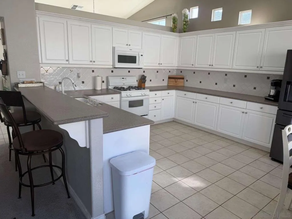 8874 Tamarisk Ave, Hesperia, California 92344 home-pic-7