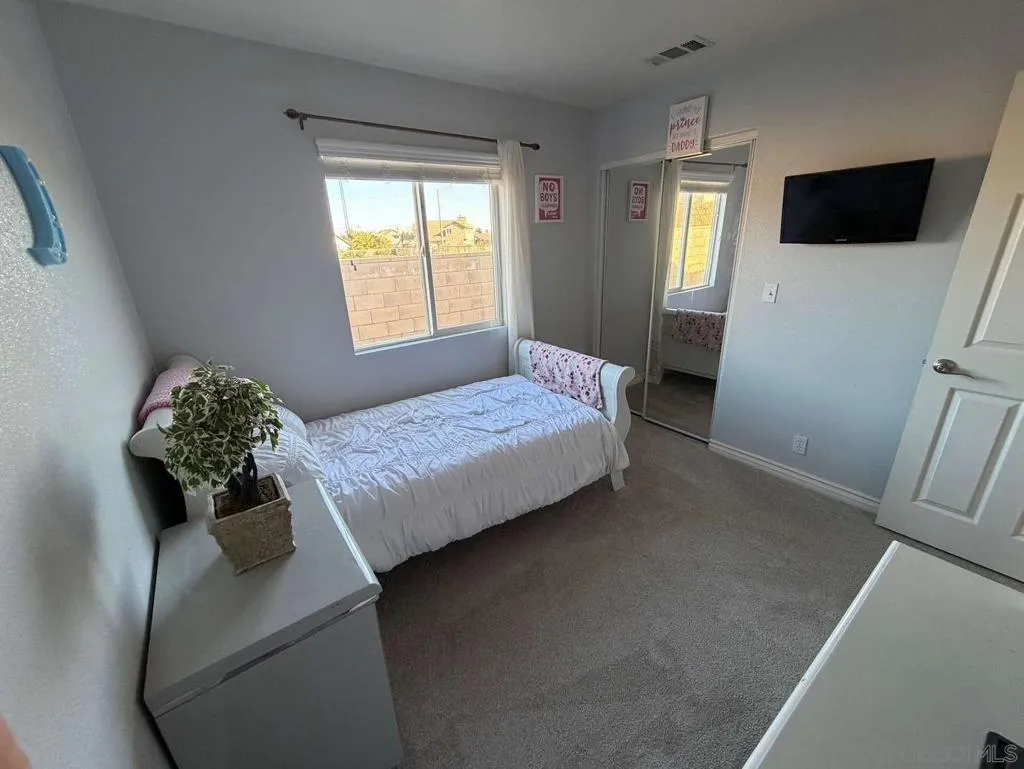 8874 Tamarisk Ave, Hesperia, California 92344 home-pic-18