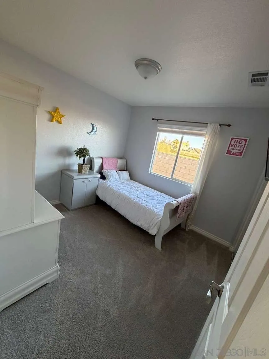 8874 Tamarisk Ave, Hesperia, California 92344 home-pic-17