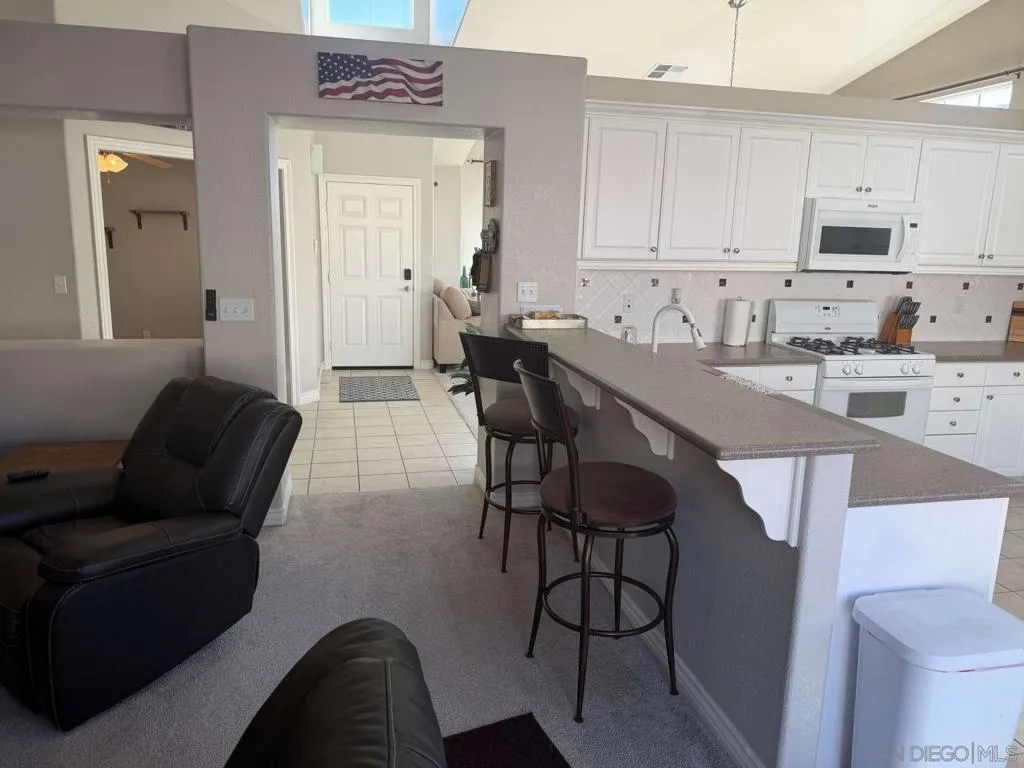 8874 Tamarisk Ave, Hesperia, California 92344 home-pic-6