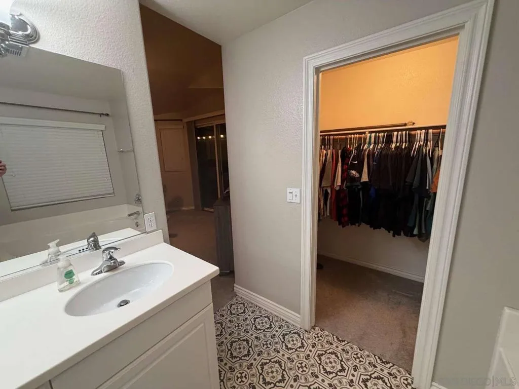 8874 Tamarisk Ave, Hesperia, California 92344 home-pic-15