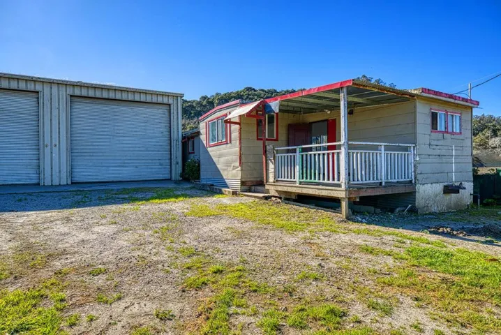 mobile home & metal garage building