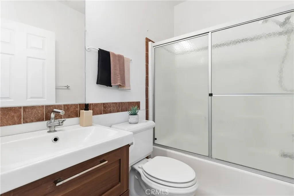 9921 Flora Vista 6, Bellflower, California 90706 home-pic-12