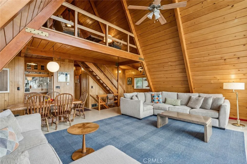 Open Floor-Plan, Soaring Ceilings