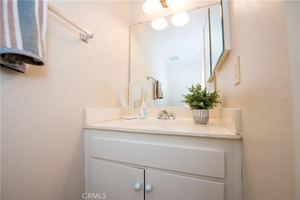 6087 Montecito Circle 4, Palm Springs, California 92264 home-pic-28